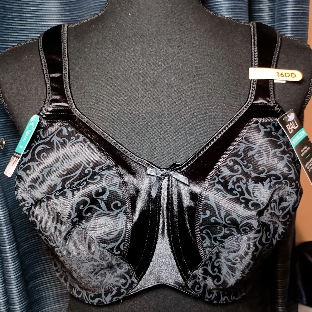 BALI Black Satin Tracings Minimizer Underwire Bra, 36 DD